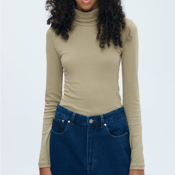 Kotn Fitted Turtleneck - Picture 2 of 4